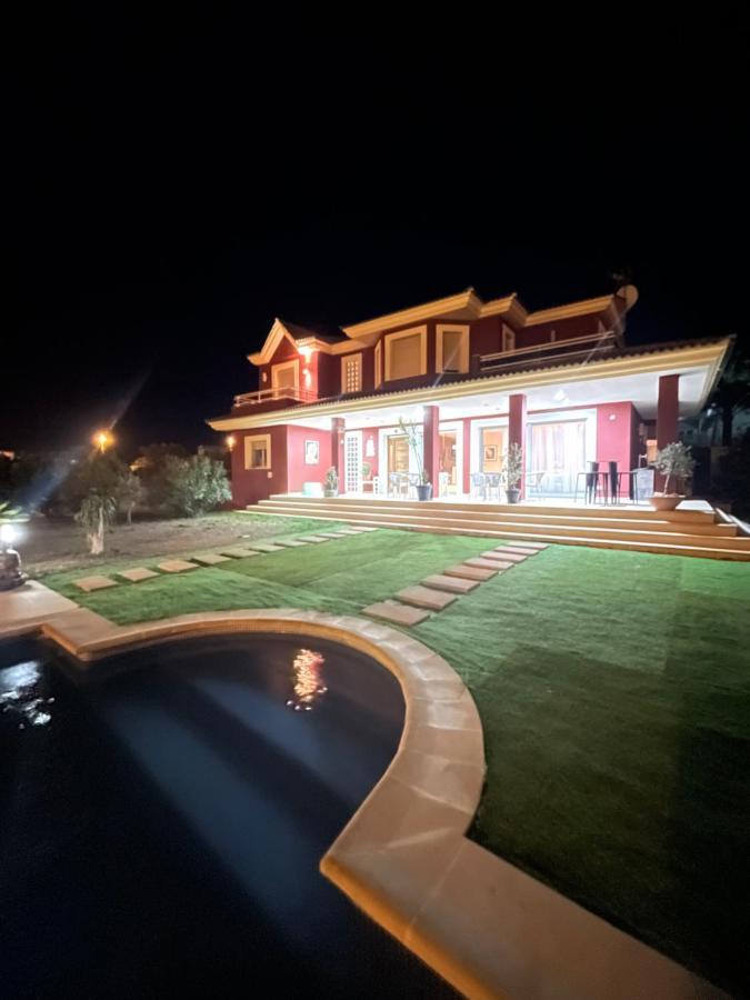 Red House Bed & Breakfast Лукмахор Екстериор снимка