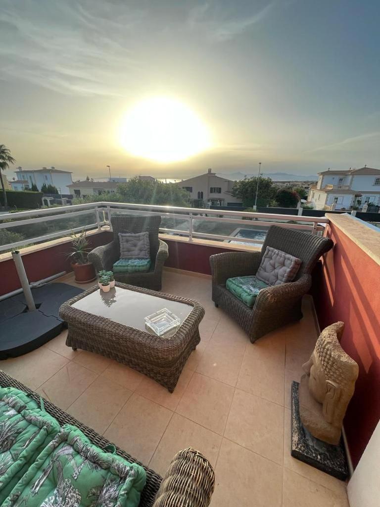 Red House Bed & Breakfast Лукмахор Екстериор снимка