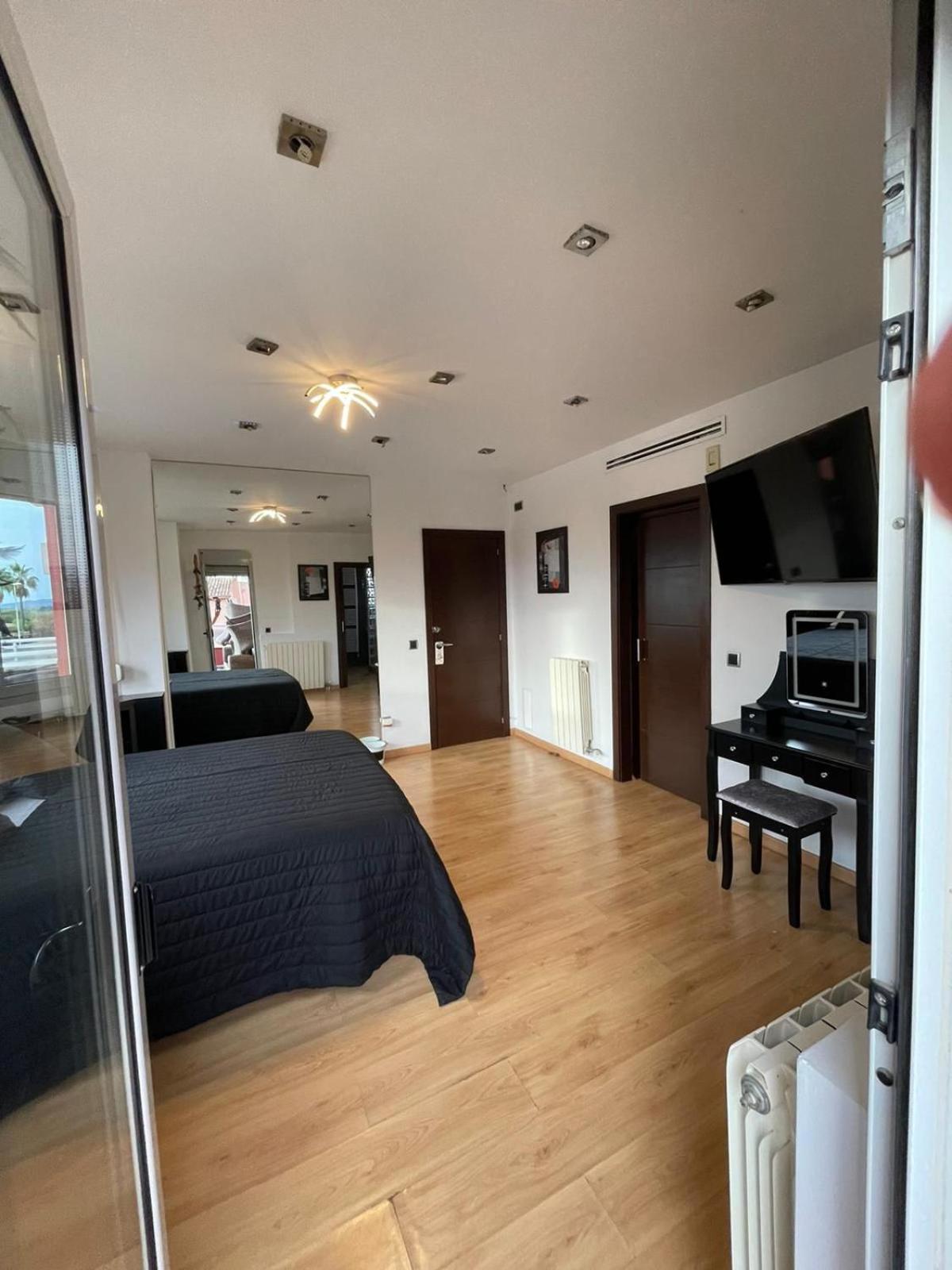 Red House Bed & Breakfast Лукмахор Екстериор снимка
