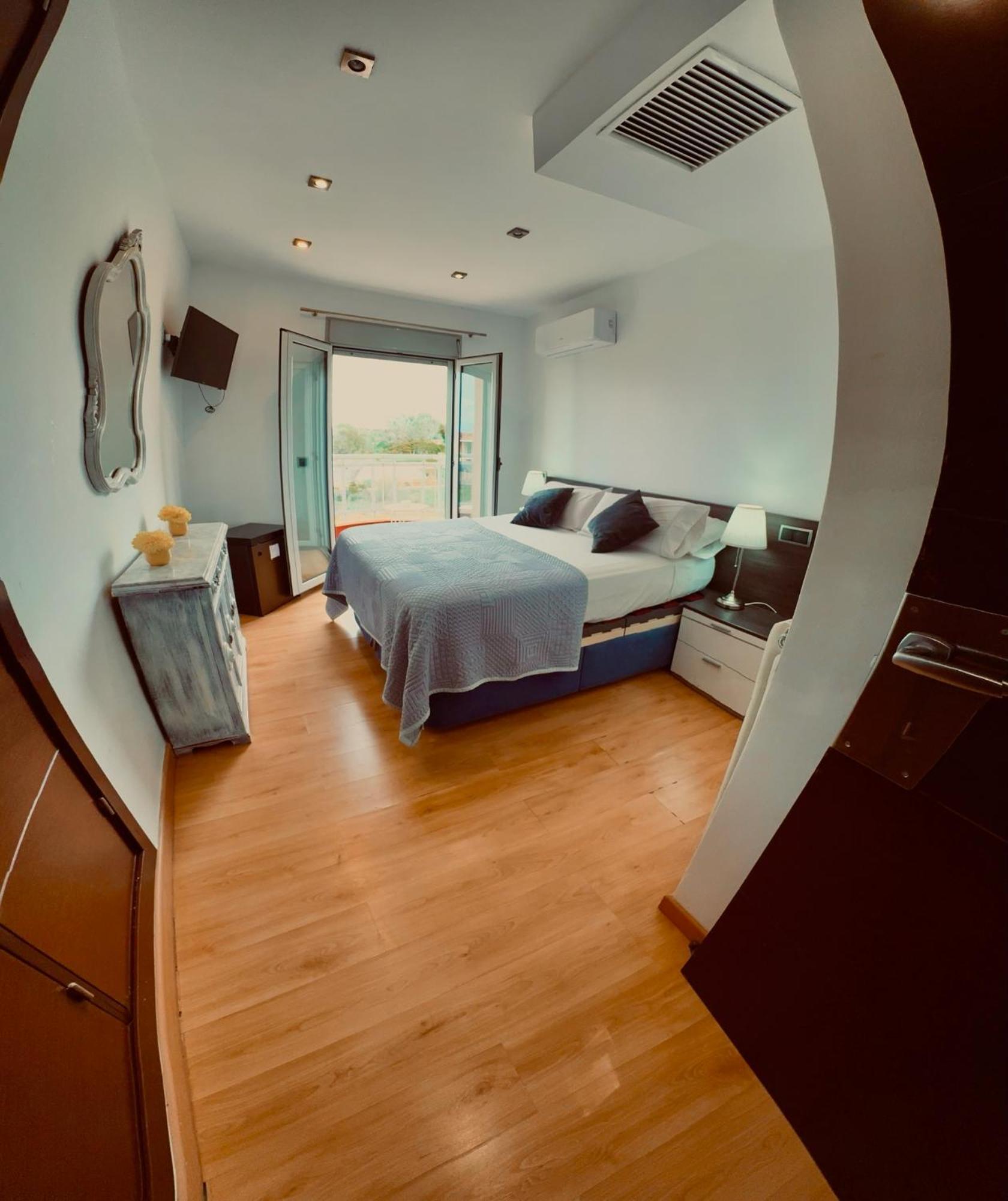Red House Bed & Breakfast Лукмахор Екстериор снимка