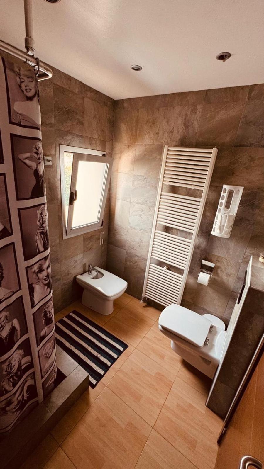 Red House Bed & Breakfast Лукмахор Екстериор снимка