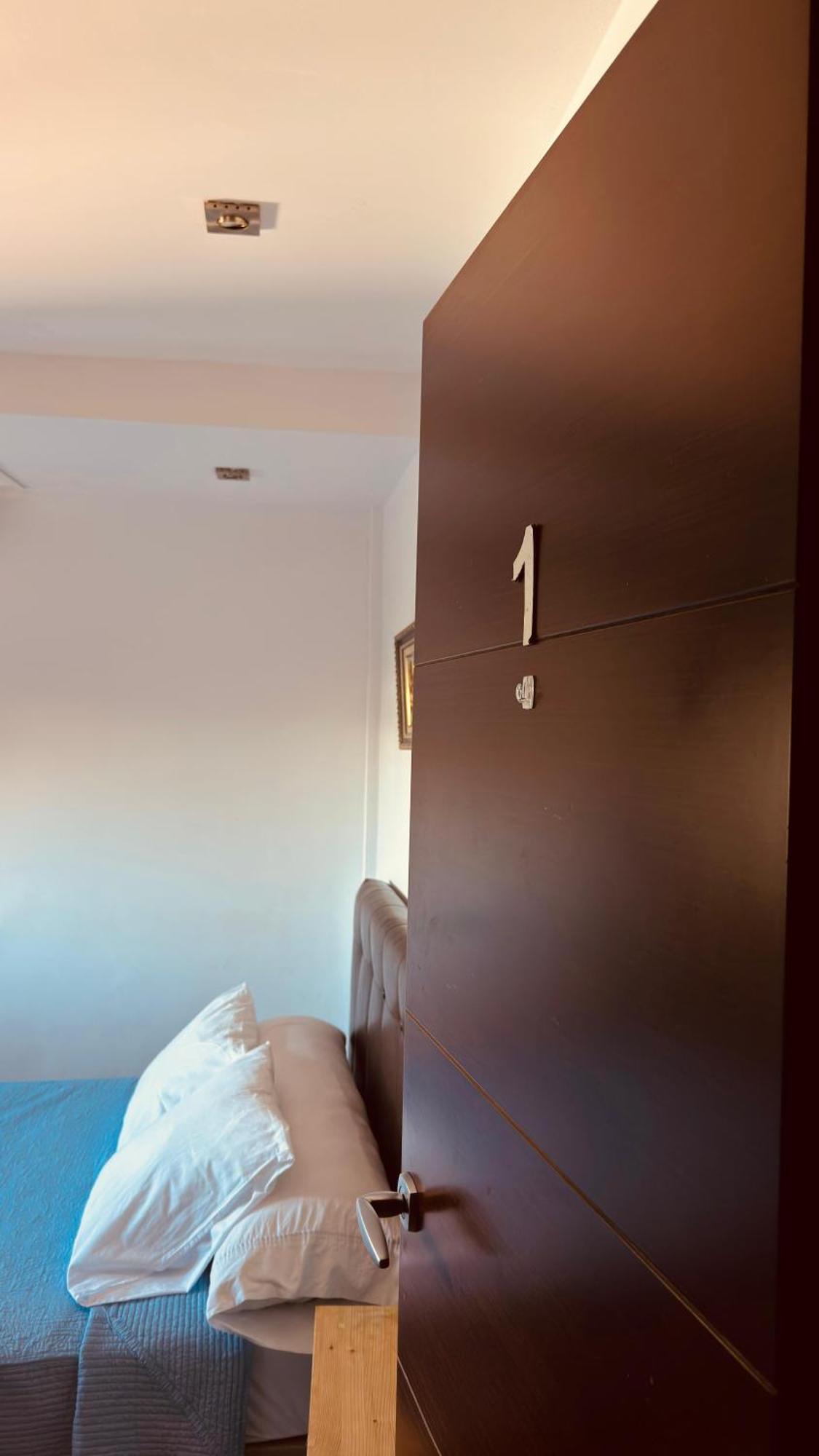 Red House Bed & Breakfast Лукмахор Стая снимка